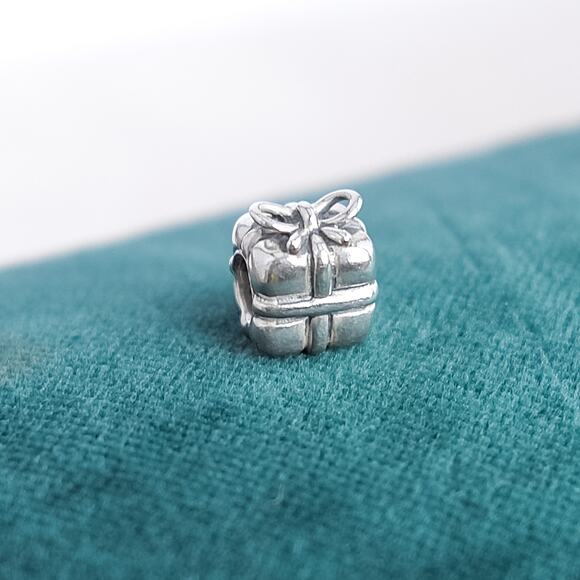 Pandora Sterling Silver Present Gift Charm 790300 Authentic Retired Box Charm - Picture 1 of 6